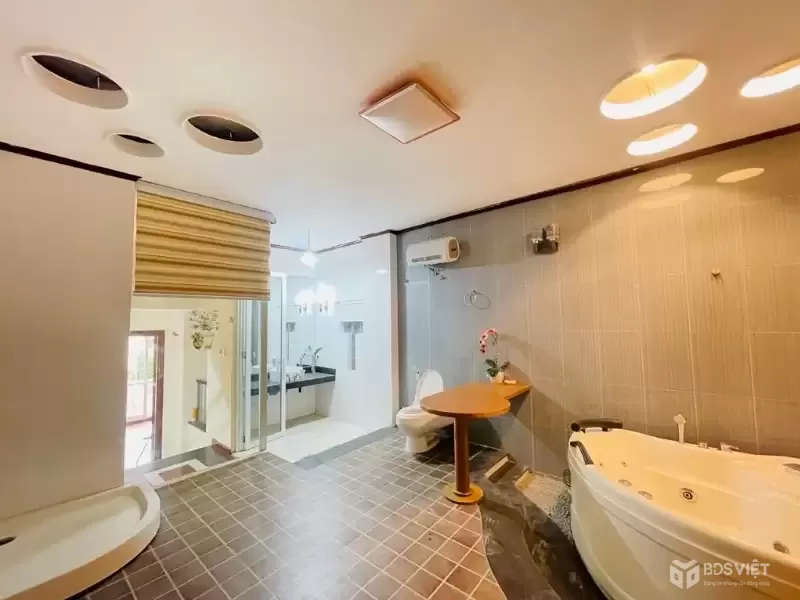 lạc long quân 50m x6 tầng 18,9 tỷ ô tô qua nhà,ngõ thông,full nội thất,5p ra hồ tây