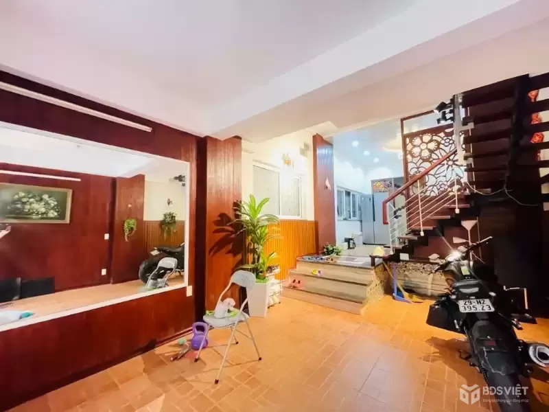 lạc long quân 50m x6 tầng 18,9 tỷ ô tô qua nhà,ngõ thông,full nội thất,5p ra hồ tây