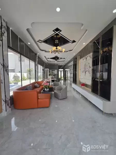 Bán villa sân vườn hồ bơi Long Thượng, Cần Giuộc dt550m2 , 3pn,2wc giá 5,6 tỷ