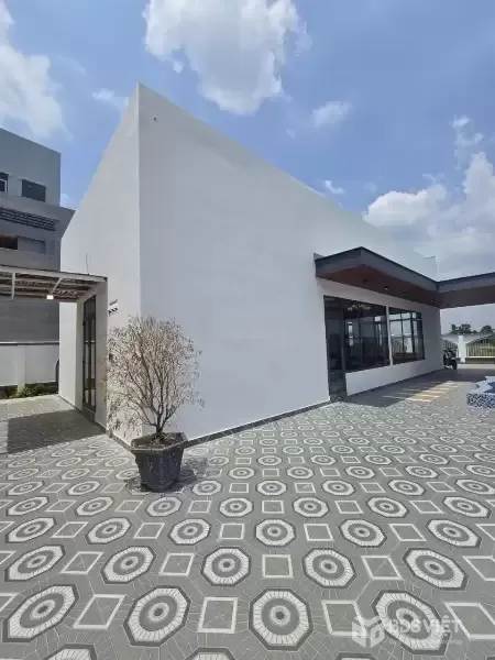 Bán villa sân vườn hồ bơi Long Thượng, Cần Giuộc dt550m2 , 3pn,2wc giá 5,6 tỷ