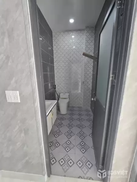 Bán villa sân vườn hồ bơi Long Thượng, Cần Giuộc dt550m2 , 3pn,2wc giá 5,6 tỷ