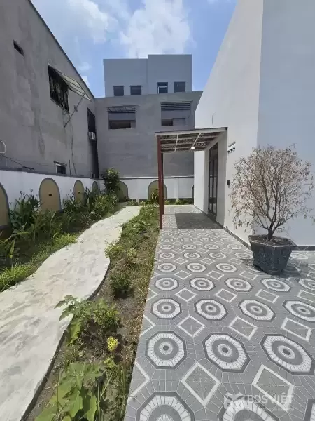 Bán villa sân vườn hồ bơi Long Thượng, Cần Giuộc dt550m2 , 3pn,2wc giá 5,6 tỷ