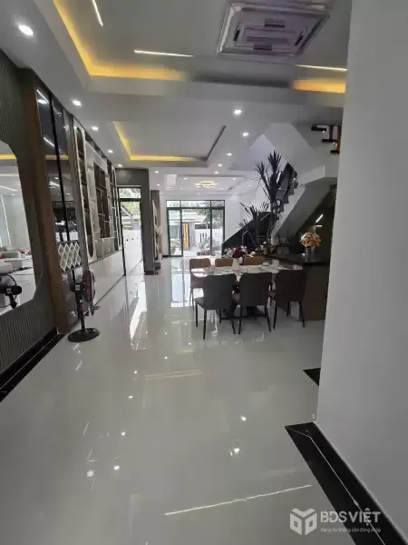 Bán Villa sân vườn kế chợ Long Thượng dt 198m2 , 1 lầu , 3pn,3wc giá 4,6 tỷ