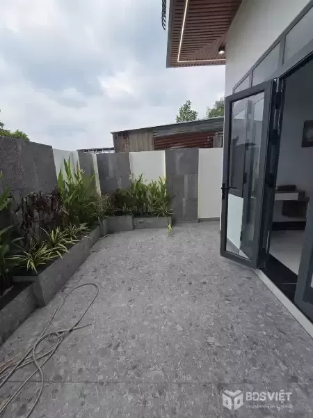 Bán Villa sân vườn kế chợ Long Thượng dt 198m2 , 1 lầu , 3pn,3wc giá 4,6 tỷ