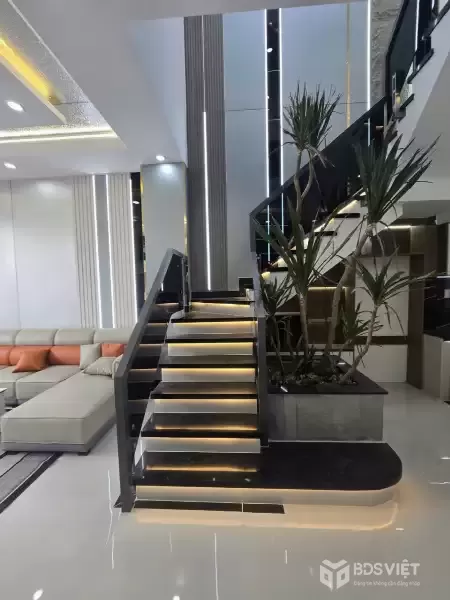 Bán Villa sân vườn kế chợ Long Thượng dt 198m2 , 1 lầu , 3pn,3wc giá 4,6 tỷ