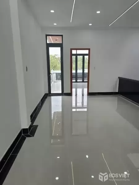 Bán Villa sân vườn kế chợ Long Thượng dt 198m2 , 1 lầu , 3pn,3wc giá 4,6 tỷ