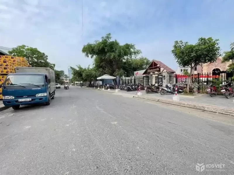 Bán đất thổ cư góc 2 mt đường KDC Hưng Gia, thị trấn Bến Lức dt 244,6m2 giá giảm còn 7,5 tỷ