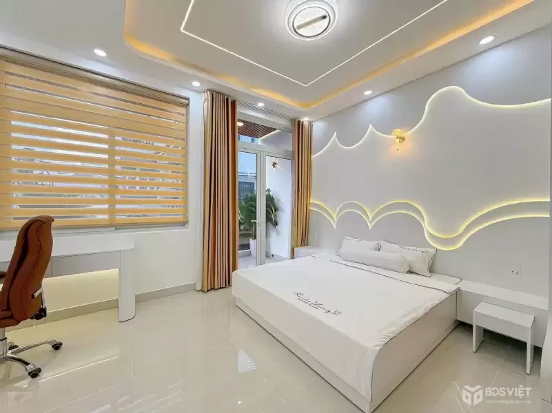 Bán nhà 3 tầng 5x12 gần Phú Mỹ Hưng, full nội thất 10 tỷ 6