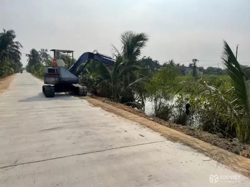 Bán đất view kênh đường xe ben xã Bình Đức dt 2000m2 ( 200m2 thổ ) giá 1,7 tỷ