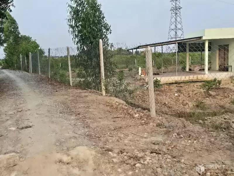 Bán đất view kênh đường xe ben xã Bình Đức dt 2000m2 ( 200m2 thổ ) giá 1,7 tỷ