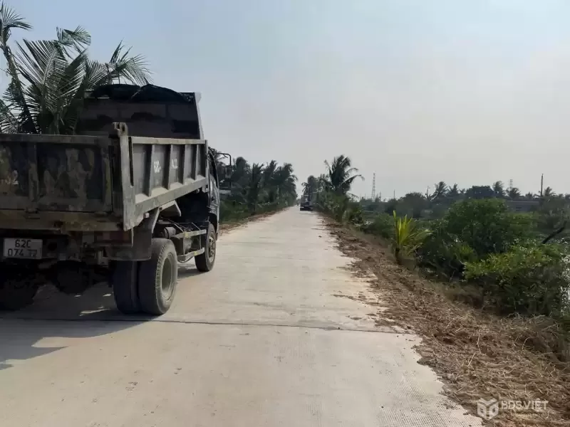 Bán đất view kênh đường xe ben xã Bình Đức dt 2000m2 ( 200m2 thổ ) giá 1,7 tỷ