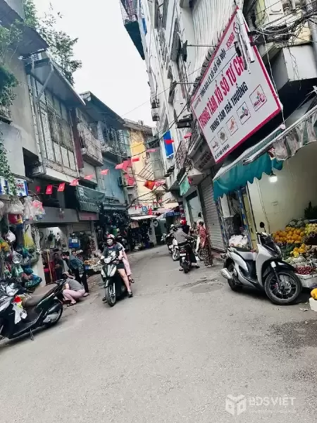 Bán Nhà Đường 8/3. 43m2.  5 tầng. mặt tiền 4.2m. giá đẹp 16 Tỷ Hai Bà Trưng Hà Nội