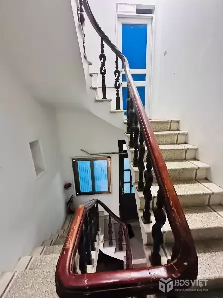 Bán Nhà Đường 8/3. 43m2.  5 tầng. mặt tiền 4.2m. giá đẹp 16 Tỷ Hai Bà Trưng Hà Nội