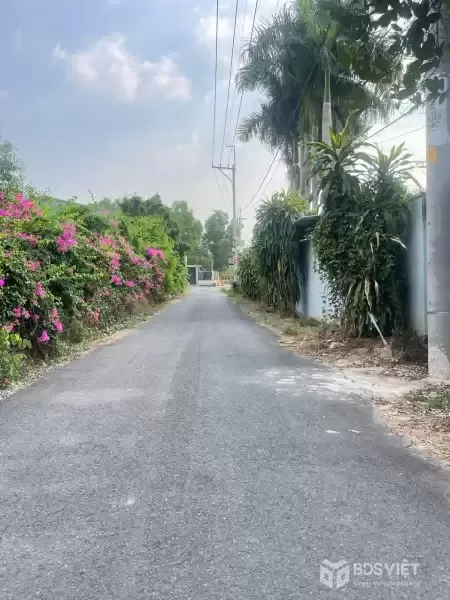 Bán đất mặt tiền đường nhựa xã Tân Phú Trung , dt 500m2 ( 140m2 thổ ) giá 5 tỷ