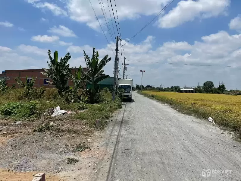 Bán nhà vườn mt đường Nguyễn Thị Tầm, Bình Lãng, Tân Trụ dt 166m2 full thổ giá 1,11 tỷ