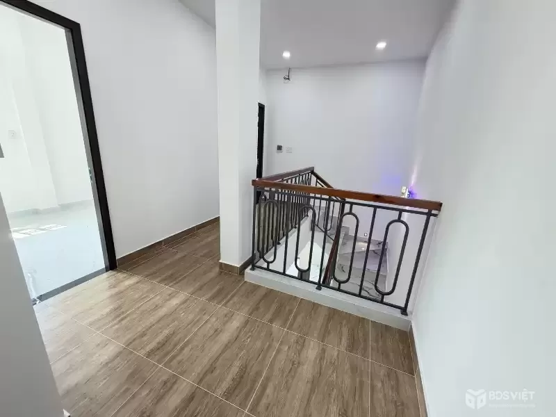 Bán nhà hẻm 8m Liên khu 4-5, Bình Hưng Hòa B góc 2 mt , 1 lầu ,3 pn ,3wc giá 5,6 tỷ