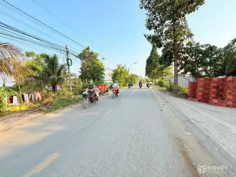 Bán đất thổ cư mt Nguyễn Văn Nhâm, xã Thanh Phú dt 235m2 giá 4,8 tỷ