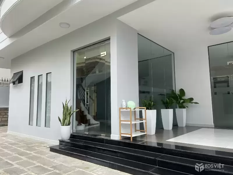 Biệt thự rộng 450m2 Thảo Điền - Compound bờ sông Nguyễn Văn Hưởng - 2 mặt tiền - 242tr/m2