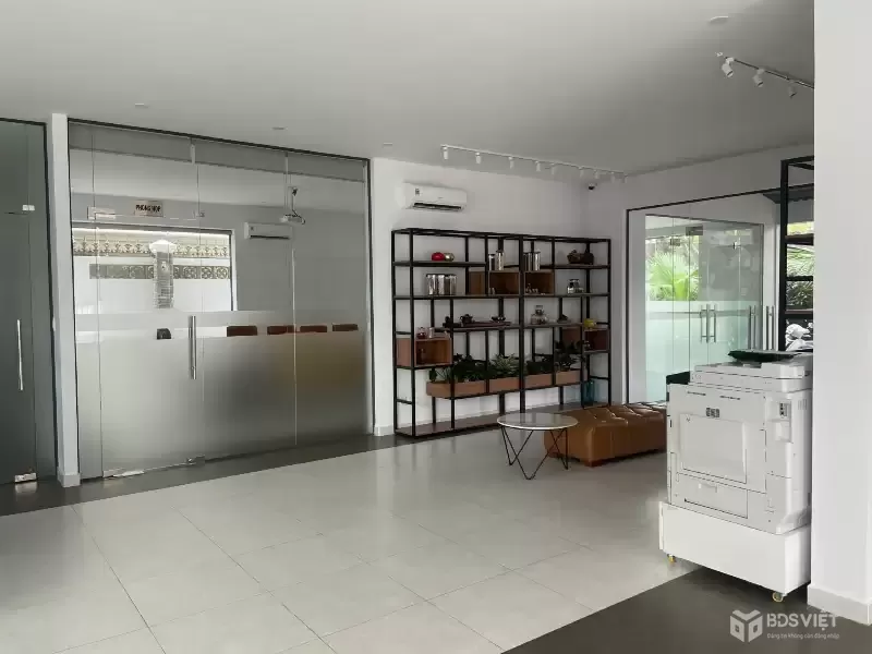 Biệt thự rộng 450m2 Thảo Điền - Compound bờ sông Nguyễn Văn Hưởng - 2 mặt tiền - 242tr/m2