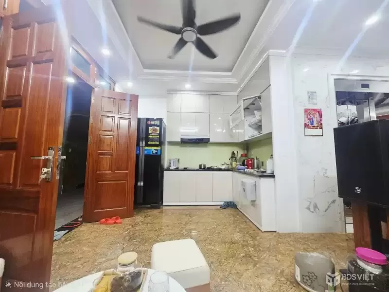 NHÀ LÔ GÓC – NGÕ Ô TÔ TẢI – CÁCH PHỐ HOÀNG HOA THÁM HƠN 20M
Căn nhà hiếm trong khu Ba Đình, vị trí cực đẹp – ở sướng, đi lại thuận tiện, có thể kết hợp kinh doanh.