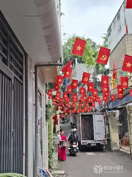 NHÀ LÔ GÓC – NGÕ Ô TÔ TẢI – CÁCH PHỐ HOÀNG HOA THÁM HƠN 20M
Căn nhà hiếm trong khu Ba Đình, vị trí cực đẹp – ở sướng, đi lại thuận tiện, có thể kết hợp kinh doanh.