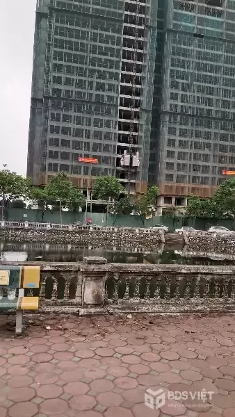 BÁN NHÀ LONG BIÊN 60M2- VIEW HỒ- Ô TÔ TRÁNH- HÀNG XÓM VINHOMES- HƠN 12 TỶ [0372311369]