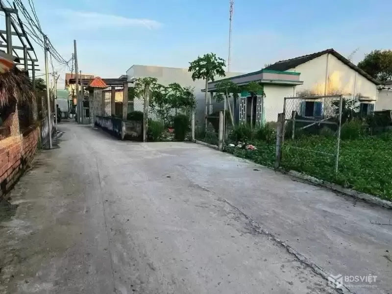 Bán đất thổ cư đường beton ấp 6 Bà Lư, Thạnh Đức dt 186m2 giá 1,2 tỷ