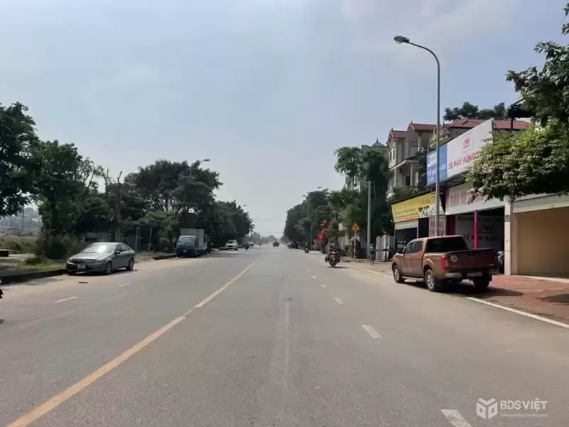 ĐẤT FULL THỔ CƯ – Ô TÔ VÀO TẬN ĐẤT – VIEW SÂN TDTT. 80m² sổ đỏ – mặt tiền  6m vuông đẹp. Đường thông – ô tô đỗ cửa