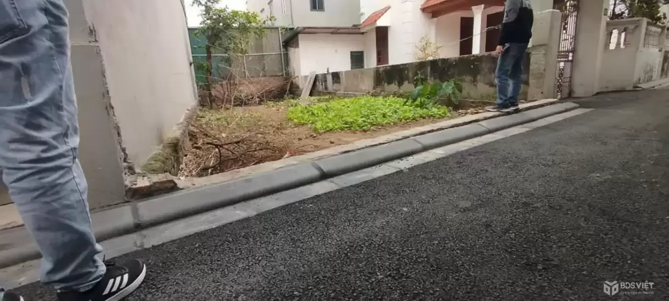 ĐẤT FULL THỔ CƯ – Ô TÔ VÀO TẬN ĐẤT – VIEW SÂN TDTT. 80m² sổ đỏ – mặt tiền  6m vuông đẹp. Đường thông – ô tô đỗ cửa