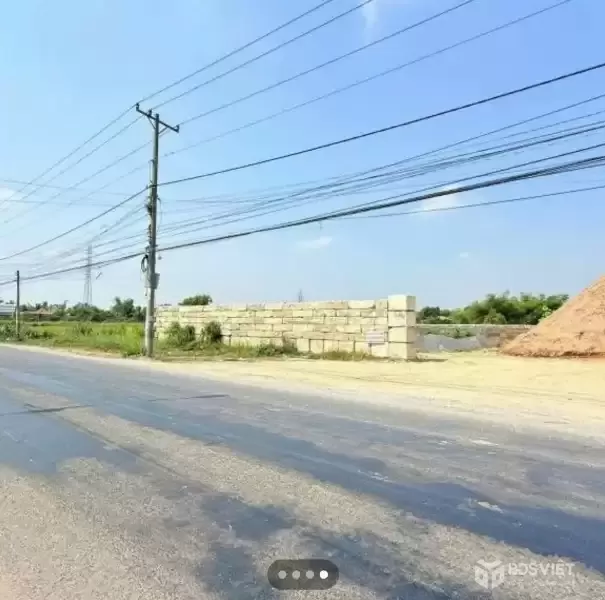 Bán đất mặt tiền tỉnh lộ 822, xã Tân Mỹ tdt 6700m2 ( 900m2 thổ) giá 35 tỷ