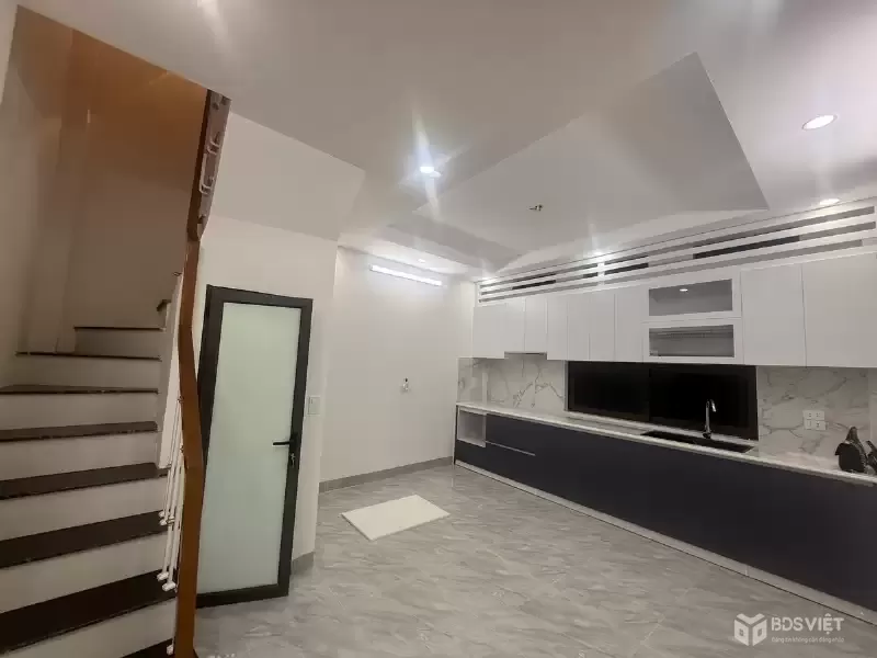 Bán Nhà Ngõ Hòa Bình 48m2.  6 tầng. mặt tiền 4.4m. giá 11.5 tỷ Đống Đa Hà Nội