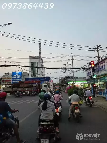 Chủ giảm mạnh 350 triệu giá mới 3,95 Tỷ 

  NHÀ ĐẸP HOÀN CÔNG – 3 TẦNG – HẺM XE HƠI – DỌN VÀO Ở NGAY

???? Gần Bệnh viện Quận 12 & Công viên Phần mềm Quang Trung – khu vực tiện ích đầy đủ, ở cực tiện!