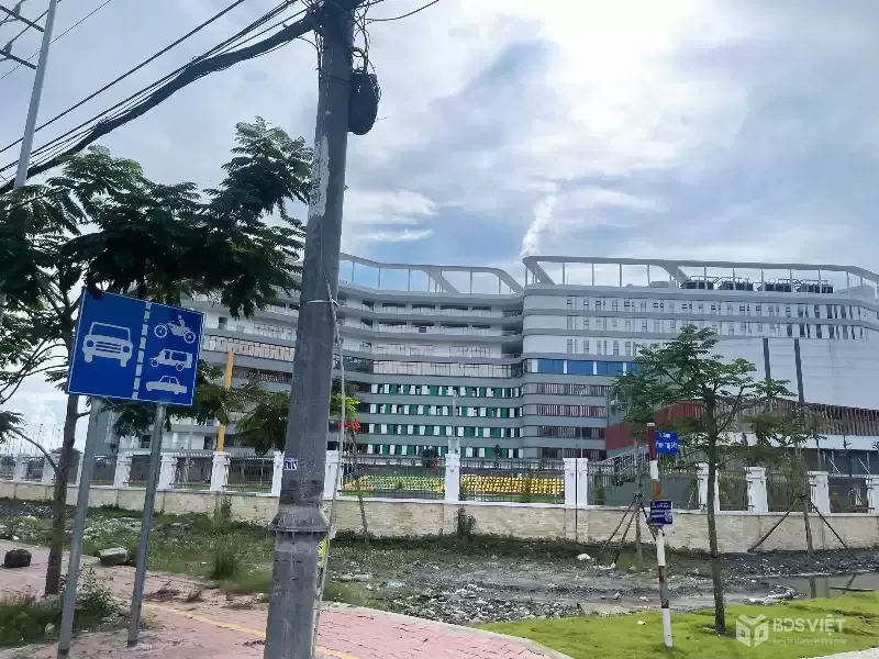 BÁN 131M2 NHÀ CẤP 4 MT NGUYỄN CỬU PHÚ GẦN ĐH PHẠM NGỌC THẠCH