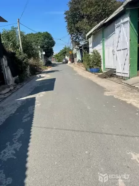 Bán đất mặt tiền đường nhựa 65 , xã Tân Thạnh Đông dt 98,6m2 ( 70m2 thổ ) giá 2,2 tỷ