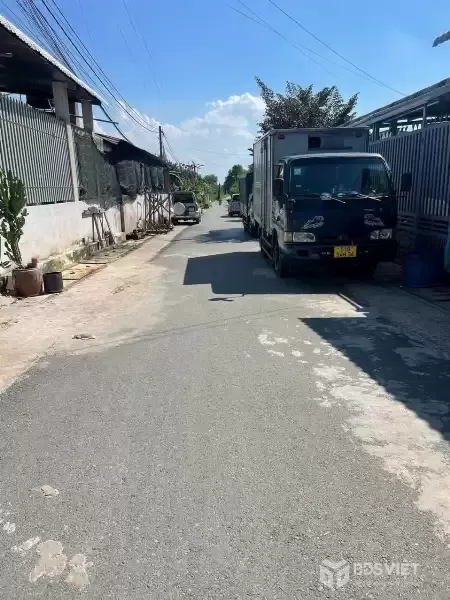 Bán đất mặt tiền đường nhựa 65 , xã Tân Thạnh Đông dt 98,6m2 ( 70m2 thổ ) giá 2,2 tỷ