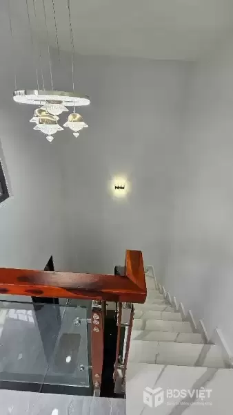 Nhà mới 3 tầng, hẻm thông, giáp Quận 7 – Huỳnh Tấn Phát, 4 TỶ 350