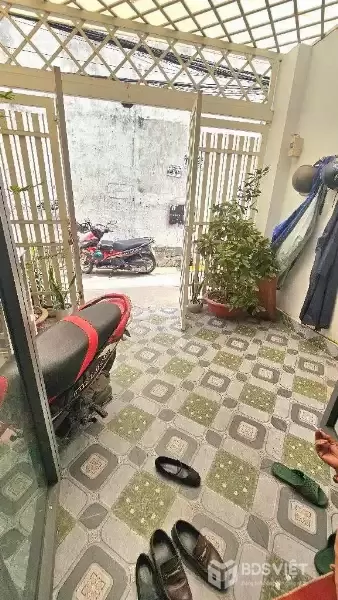 Nhà mới 3 tầng, hẻm thông, giáp Quận 7 – Huỳnh Tấn Phát, 4 TỶ 350