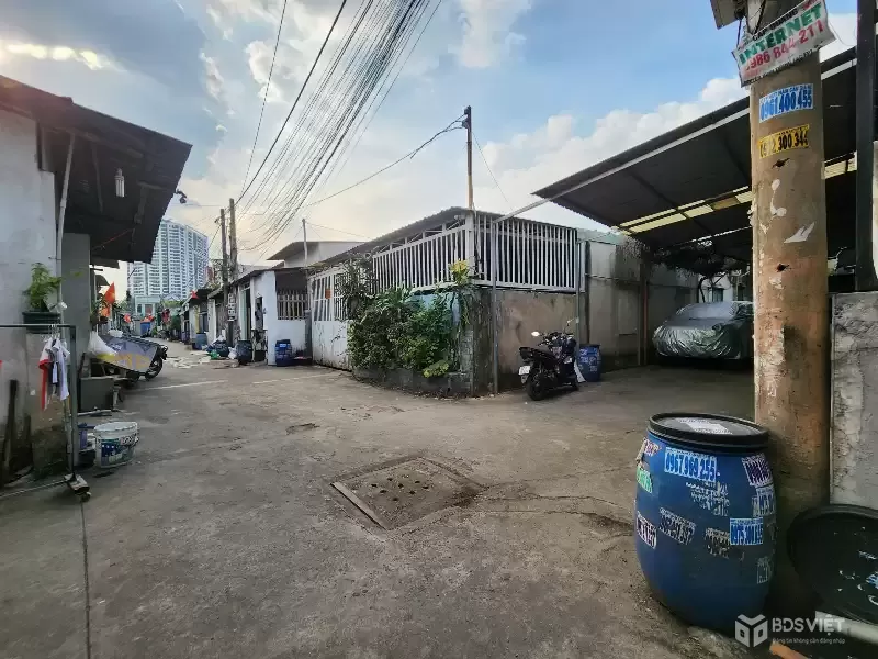 NHÀ TÂN ĐÔNG HIỆP DĨ AN 2 TỶ NHỈNH, NGÂN HÀNG CHÀO BÁN NHÀ NGANG 8,9M, DT 64M2