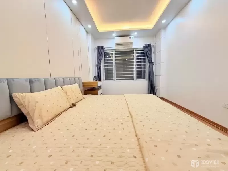 trần thái tông 34m x6 tầng 10,5 tỷ full nội thất-ngõ thông rộng,gần phố