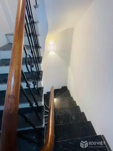 võ chí công 36m x5 tầng 8,8 tỷ full nội thất,quy hoạch nhà cách đường 20m