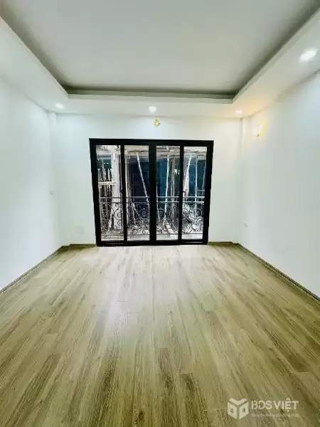???? Nhà mới Trần Đại Nghĩa – Hai Bà Trưng • DT 55m² x 5 tầng, có thang máy • Nhà 2 mặt thoáng, sáng, mặt tiền rộng • Tổng 7 phòng ngủ, tối ưu công năng ???? Gần nhiều trường đại học lớn ✔ Ở kết hợp cho thuê rất tốt ???? Pháp lý rõ ràng ???? liên hệ 