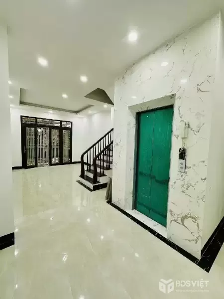 ???? Nhà mới Trần Đại Nghĩa – Hai Bà Trưng • DT 55m² x 5 tầng, có thang máy • Nhà 2 mặt thoáng, sáng, mặt tiền rộng • Tổng 7 phòng ngủ, tối ưu công năng ???? Gần nhiều trường đại học lớn ✔ Ở kết hợp cho thuê rất tốt ???? Pháp lý rõ ràng ???? liên hệ 