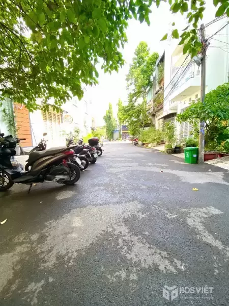 Bán nhà sát mặt tiền Quốc Hương, phố Tây Thảo Điền, 68m2, nội khu công viên, 4 tầng, 27.9 tỷ