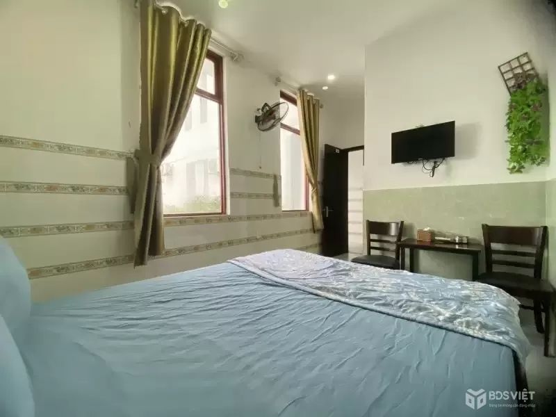 Bán khách sạn Đồng Khởi 200m2 20 phòng giá 14.5 tỷ đối diện bến xe Đà Nẵng