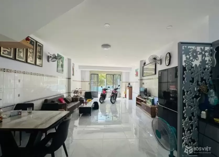 Bán nhà mặt tiền Đường 179 Tân Phú Thủ Đức - 56m2 - 3 Tầng - Nở hậu tài lộc - 8 Tỷ