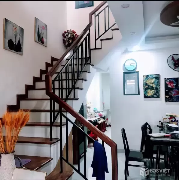 Nhà 2 tầng Nguyễn Bảo 107m2 3PN gần Mẹ Thứ giá 6.8 tỷ