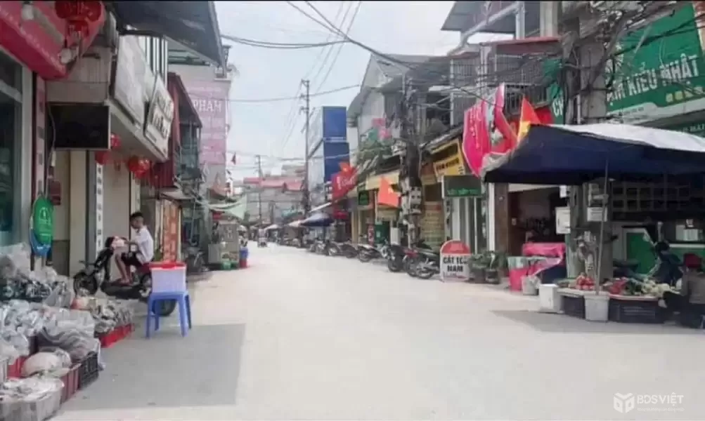 CẦN BÁN GẤP – LÔ ĐẤT ĐẸP GIÁ TỐT . Diện tích 70m² full thổ cư. Mặt tiền – hậu 7,6m vuông vắn cực đẹp