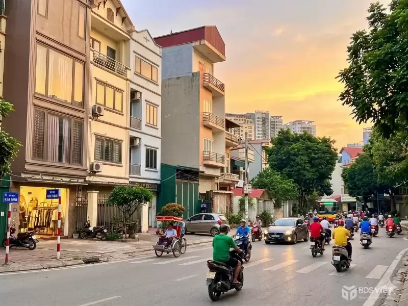 BÁN ĐÁT VIỆT HƯNG 50M2- MT 4M- VỈA HÈ, Ô TÔ TRÁNH- HƠN 10 TỶ