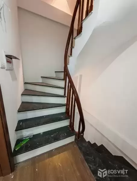 BÁN NHÀ LIÊN MẠC - 5 TẦNG MỚI CỨNG - Ô TÔ ĐỖ CỬA - CHỈ 5.58 TỶ