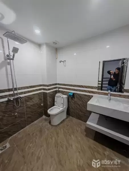 BÁN NHÀ LIÊN MẠC - 5 TẦNG MỚI CỨNG - Ô TÔ ĐỖ CỬA - CHỈ 5.58 TỶ